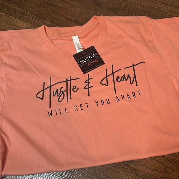 NWT Hustle &‎ Heart Tee - Picture 1 of 1